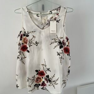 NWT- Cute, loose-fitting, floral top